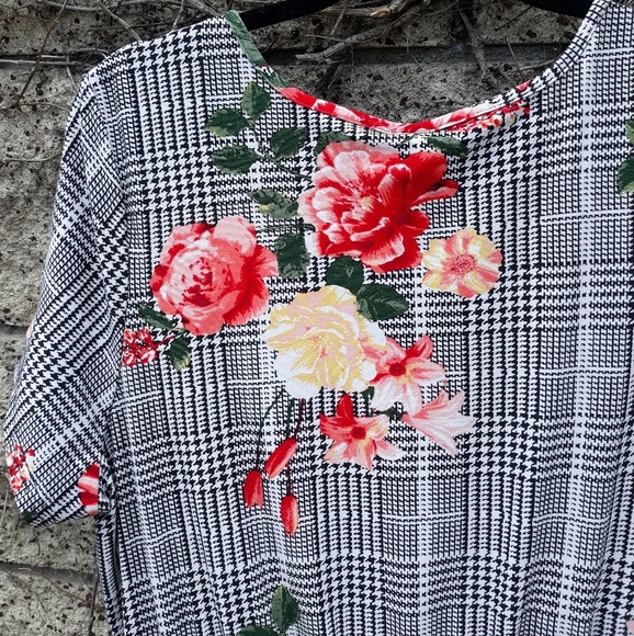 Derek Heart  Floral Hounds Tooth Wrap Dress - Picture 2 of 6